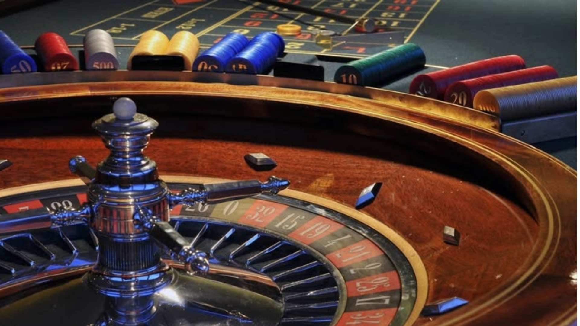 Smart Adjustments Across Poker Variants